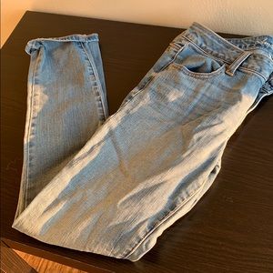Light wash American Eagle skinny jeans